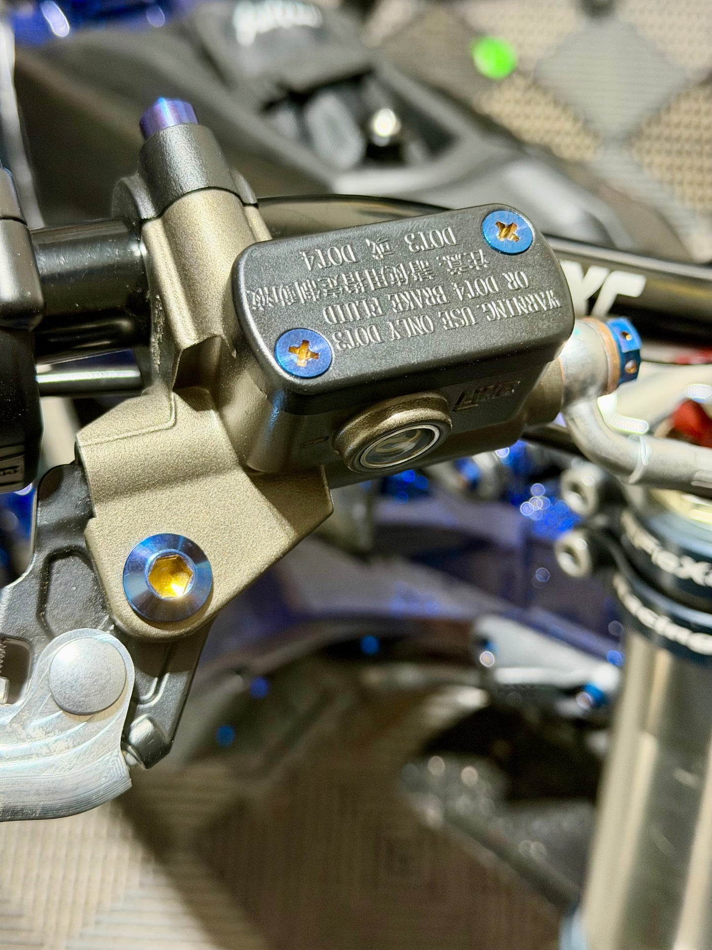 Ultra Bee Brake Lever Short Titanium Pivot Bolt (For Without Plastic Guard)