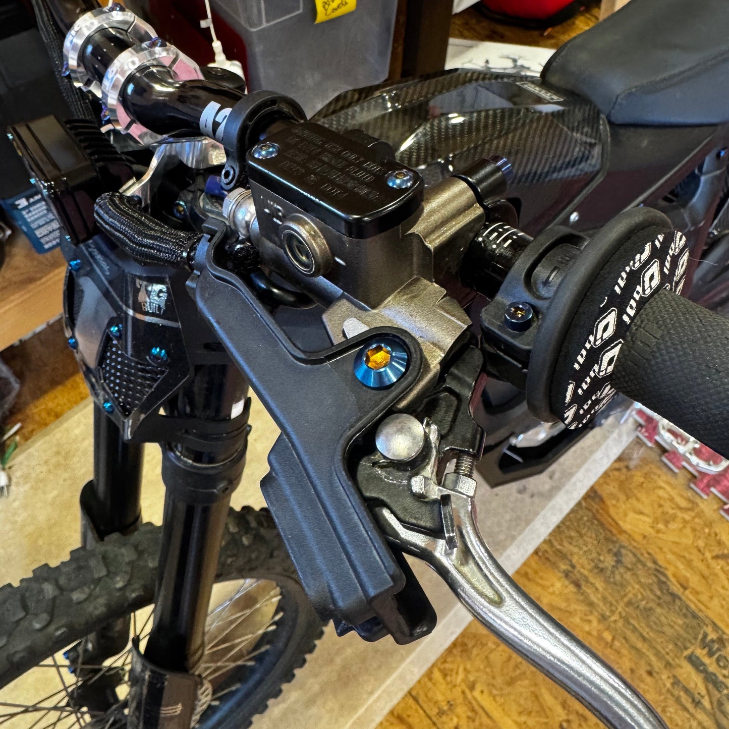 Titanium Ultra Bee Brake Lever Pivot Bolt