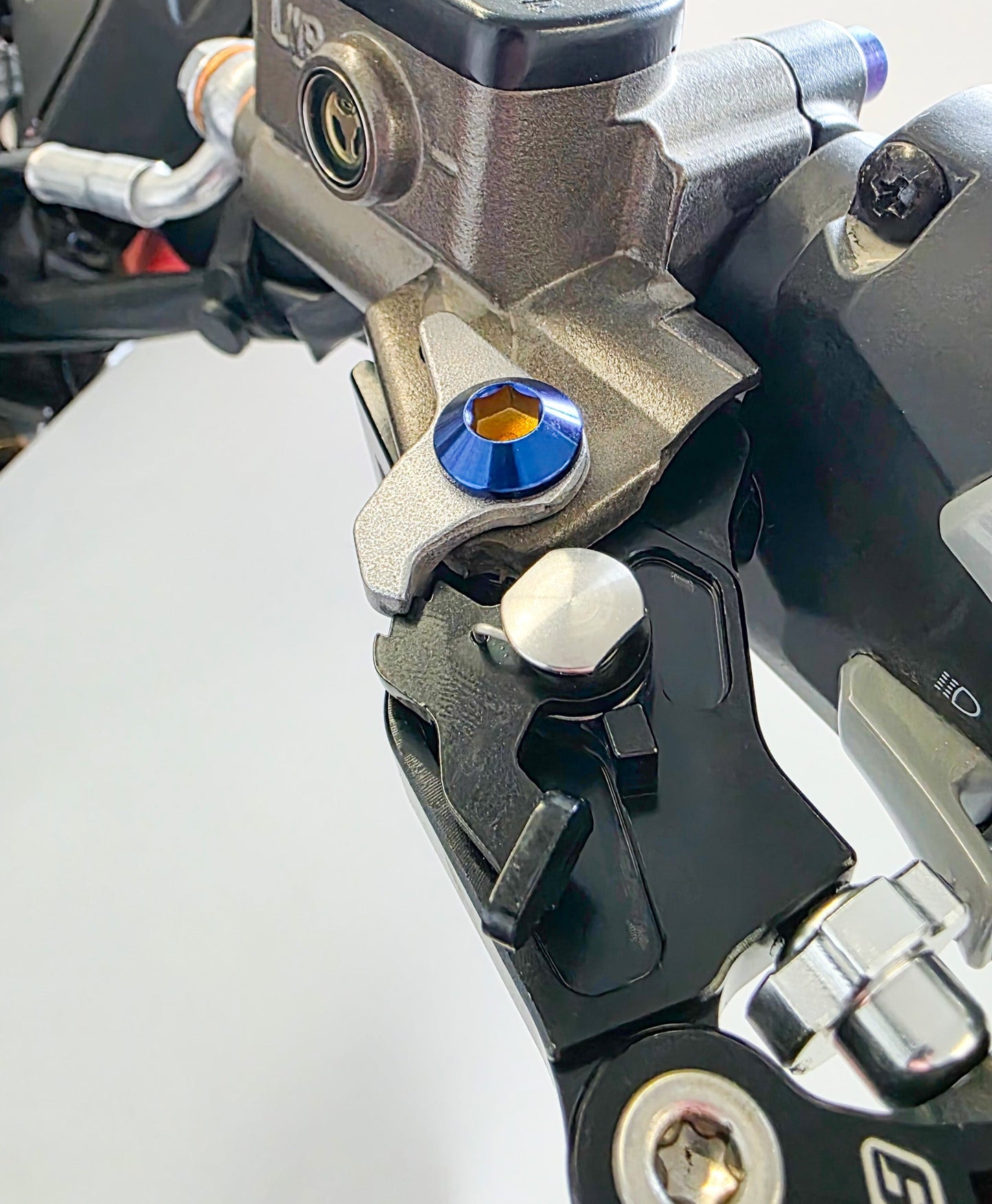 Ultra Bee Brake Lever Short Titanium Pivot Bolt (For Without Plastic Guard)